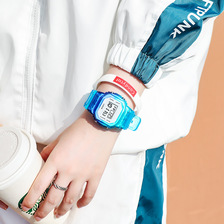 新款炫彩渐变小方块电子表时尚潮流户外运动防水儿童彩色手表