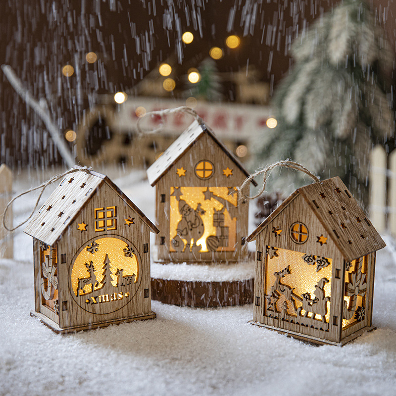 厂家直销北欧宜家风圣诞树装饰原木色LED带灯木质小房子挂件圣诞节装饰挂饰创意