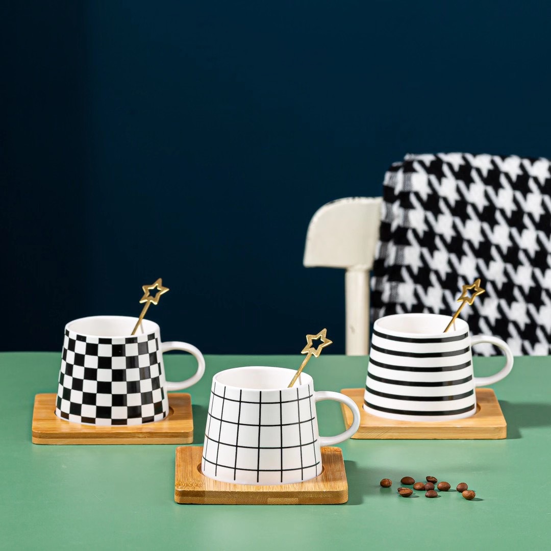 Couple black and white coffee cups, star spoons, ceramic cups with bamboo pads, mugs, Nordic line water cups, European style Specification image