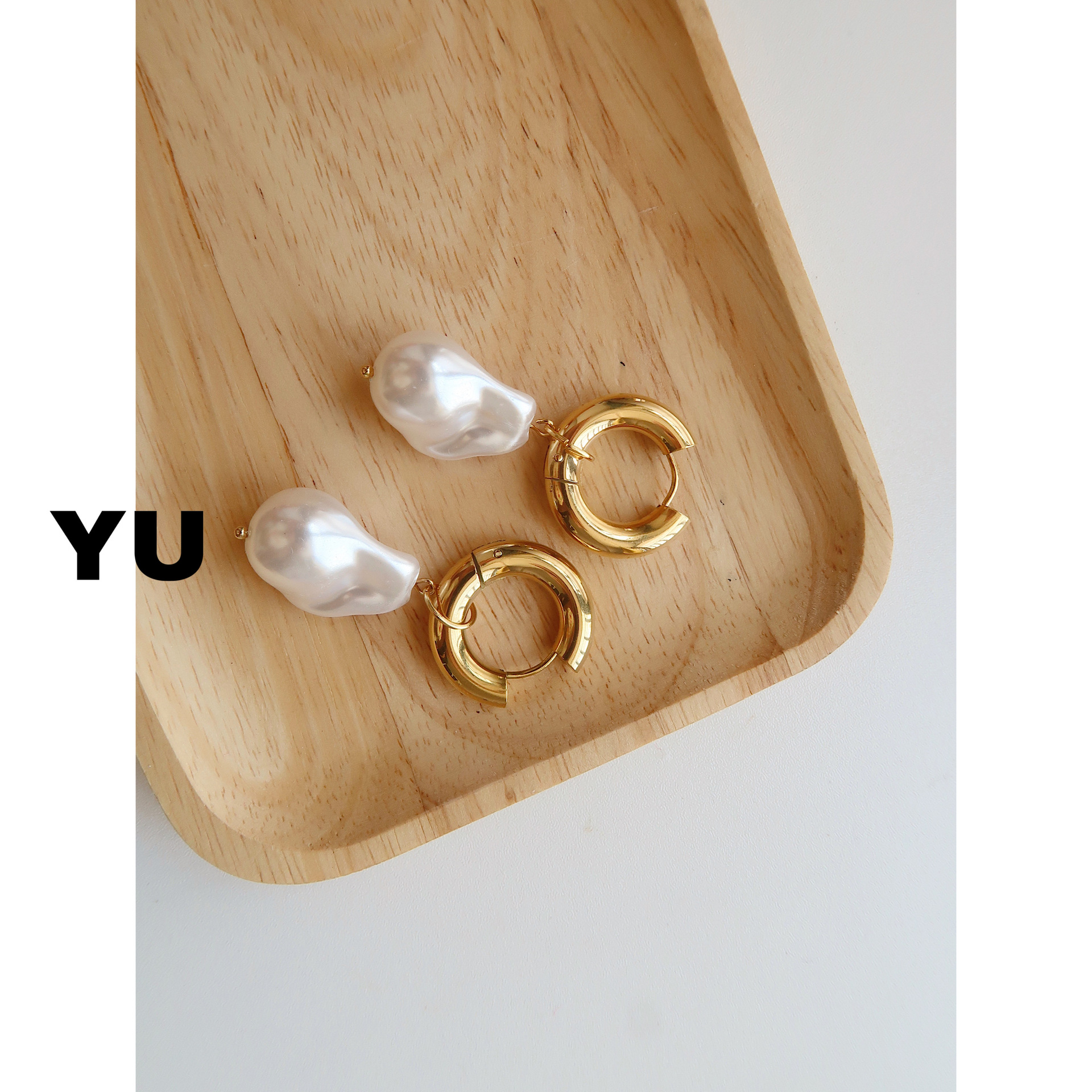 Baroque Pearl Earrings With Feminine Metal Buckle Retro Simple Temperament Mesh Red Titanium Steel Long Earrings Item Picture