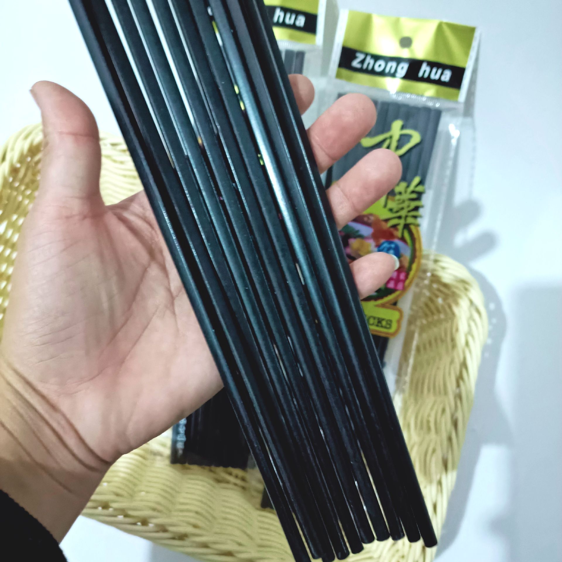 【 Zone 2-9 】 Chinese Chopsticks 300 yuan per box, 5 pairs of melamine chopsticks, 5 pairs of black chopsticks, fast food restaurant home chopsticks, 1 yuan, 2 yuan wholesale supply details Picture