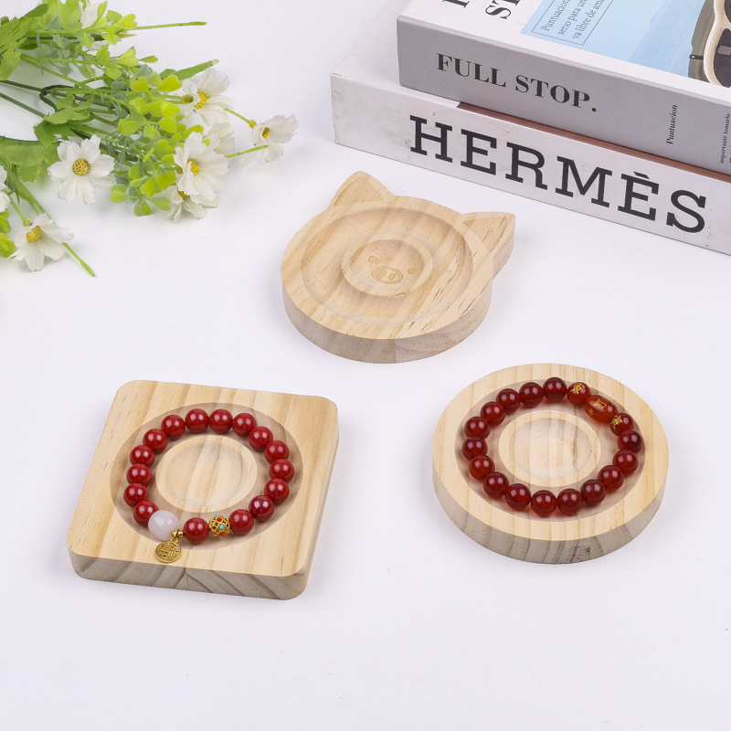 Solid wood jewelry display plate, fashionable and simple wooden bracelet display design plate, sample wooden bracelet display stand wholesale Application Scenario