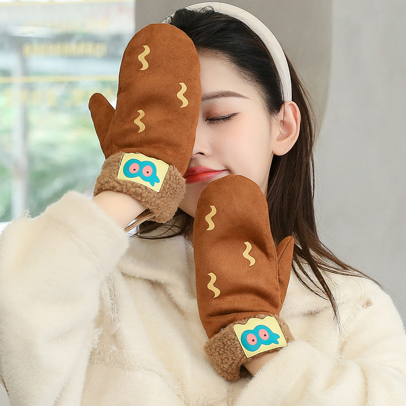 The winter gloves of the girl with thick fleece on the fingers keep warm. The cute cartoon students' fleece gloves for cycling and driving are fashionable Specification image