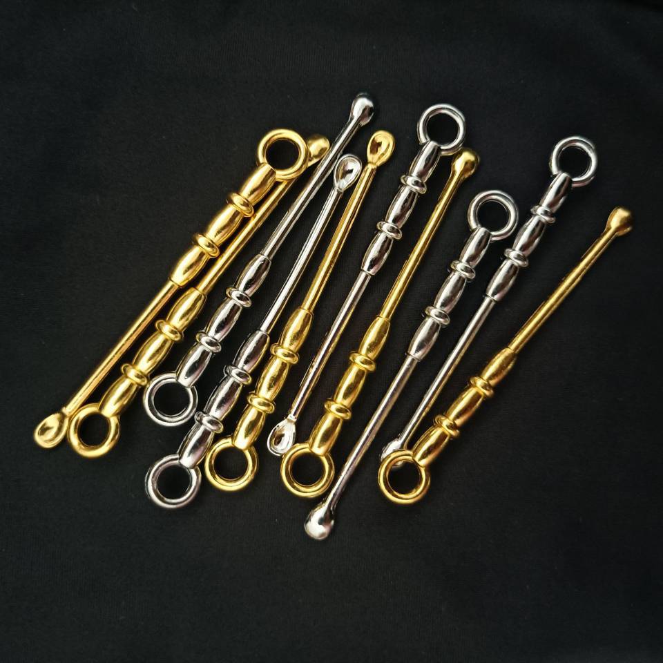 Bamboo joint ear scorer, metal ear scorer, ear picker, ear cleaner, key hanger, accessory, ear scorer, one yuan gift Application Scenario