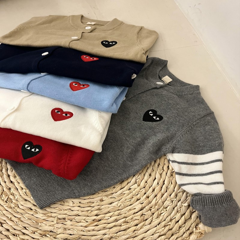 儿童毛衣开衫2022潮牌针织男女童日系宝宝爱心开衫小外套跨境专供