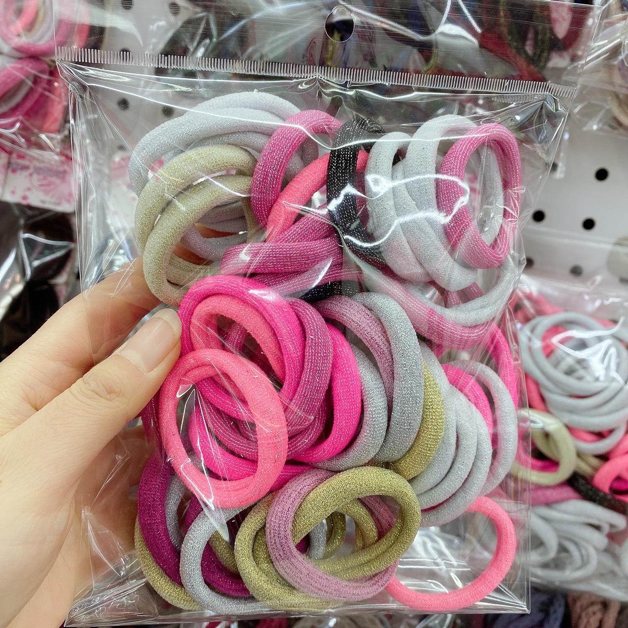 Korean multi-color gold thread 50-piece towel ring, elastic rubber band for tying hair, thick ponytail, simple and elegant leather case Application Scenario