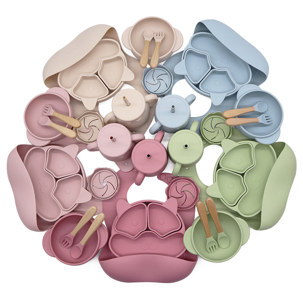 Nordic-style baby tableware set combination, baby food forks and spoons, silicone bibs, plates and bowls, children's feeding tableware set full figure
