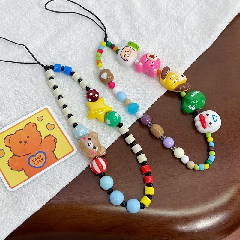 Original handcrafted beaded mobile phone chain, cute little bear, playful wrist, short ccd camera chain pendant, Grand Mobilization card Application Scenario