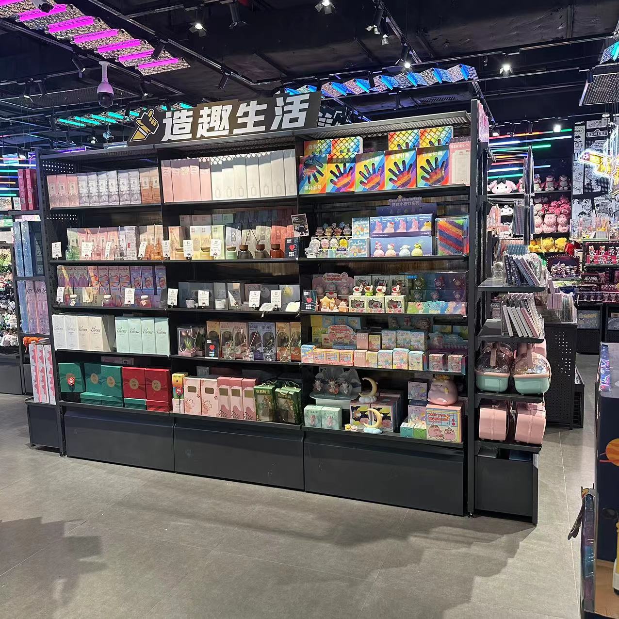 货架/货架元件盒/铝合金槽版展式架/货架带轮子/重型货架仓库产品图