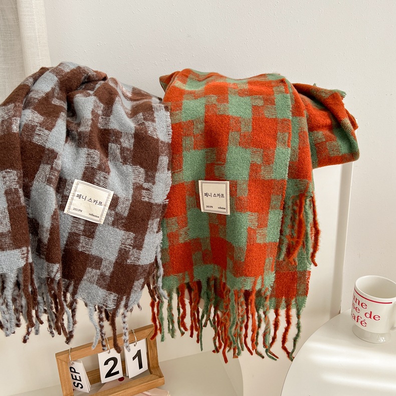 New Mixed Color Checkered Scarf For Women Autumn And Winter Korean Version Of The Tassel Bib Extra Long Thick Warm Student Shawl Application Scenario