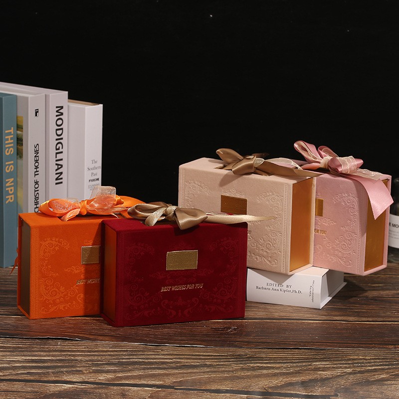 Retro light luxury large bow gift box, retro wedding candy box, hand-held box, velvet souvenir return box