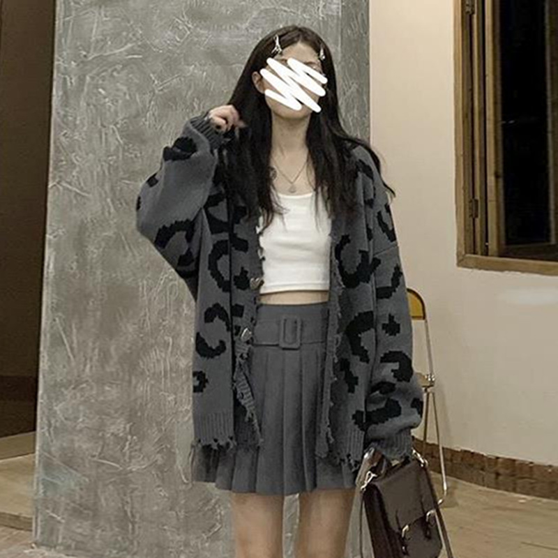 Wholesale of new early autumn knitted cardigans paired with school-style sweater jackets for versatile and stylish irregular tops for women