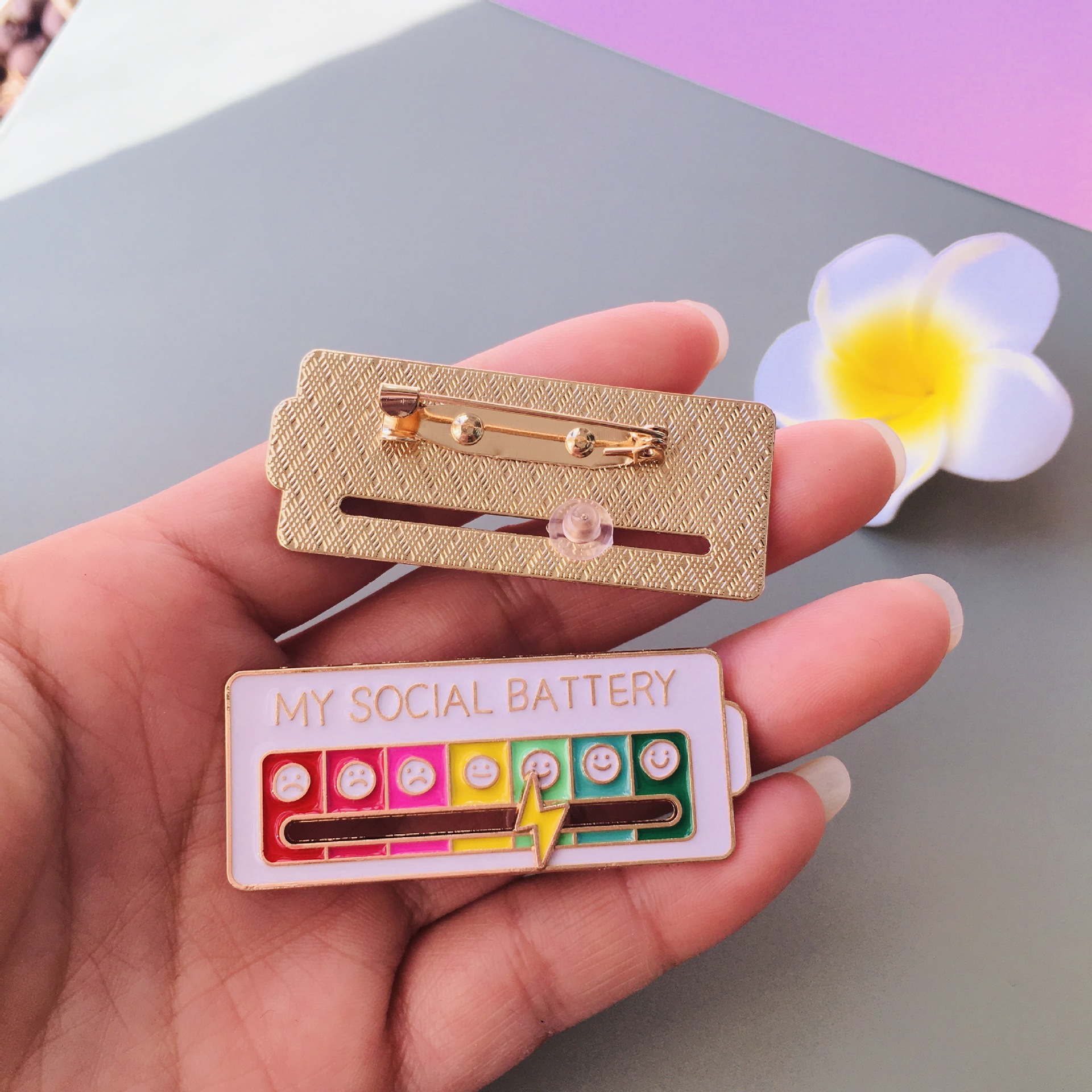 Euro-american Mood Change Brooch Personality Sliding social power expression Metal badge Women's Accessories accessories pin Specification drawing