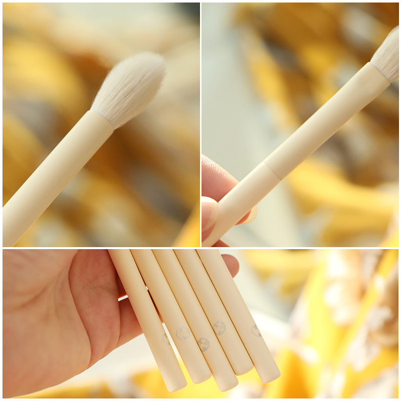 Fan Xiaoxian Wool Eyeshadow Brush Animal Hair Eye Makeup Brush Cangzhou Fainting Brush Spread Color Brush Details Refresh Hands Specification drawing