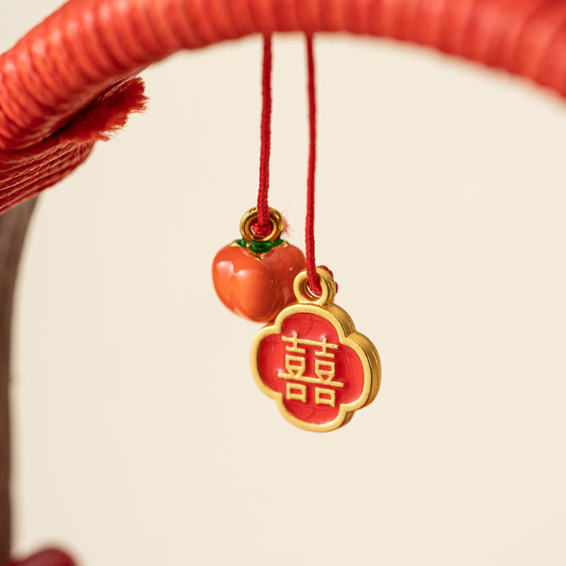 A pair of large ceramic red wedding buckets with auspicious dragon and phoenix descendants, as bride's dowry and decorative items for the wedding room Application Scenario
