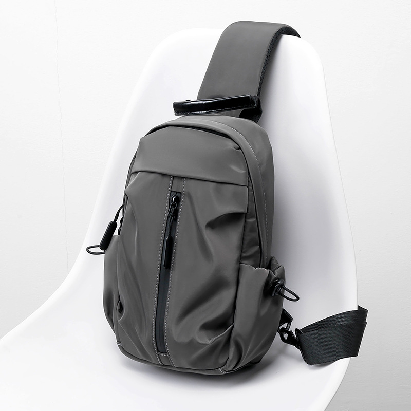 2023 New Men's Chest Bag New Simple Large Capacity Sports Small Body Bag Fashion Casual Oxford Cloth Crossbody Bag Application Scenario