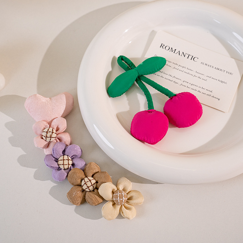 Pastoral style fabric three-dimensional flower pendant decoration, cute forest-themed brooch accessory diy handcrafted design sense props Specification image