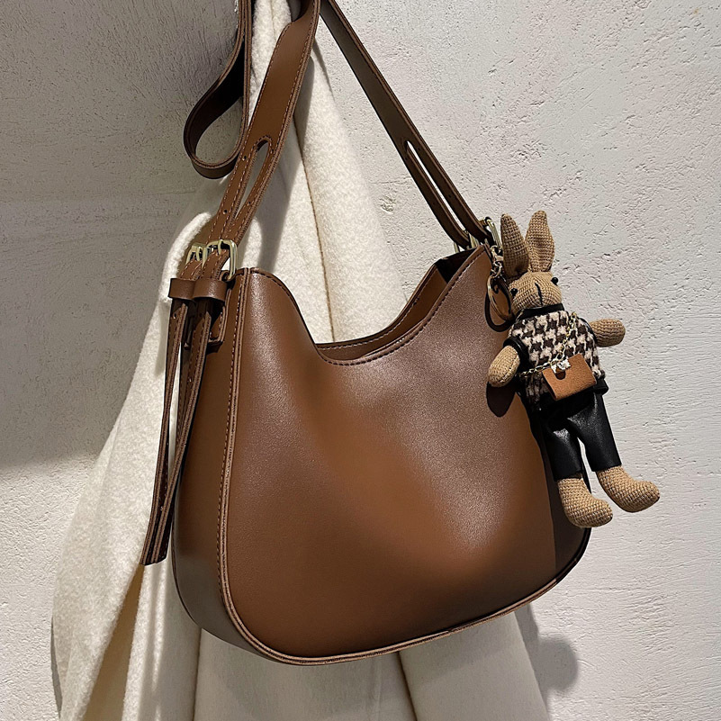 Popular Bag Women 2022 New Fashion Texture Shoulder Bag Large Capacity Retro Ladies Crossbody Bag A Piece Of Hair Application Scenario