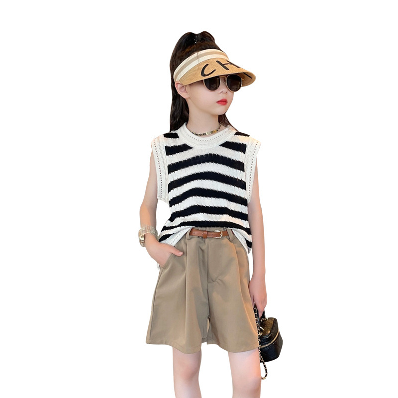 Girls' summer shorts, fashionable and casual suit pants, middle-aged children's summer wear, ice silk vest, children's loose mid-length pants set Item Picture