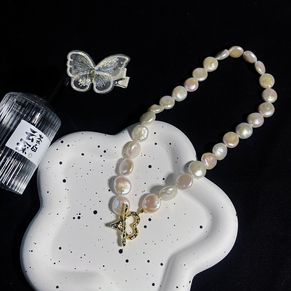 Light luxury, niche Baroque, irregular-shaped natural freshwater pearl necklace, collarbone chain, high-end and versatile necklace, cold style girl Application Scenario