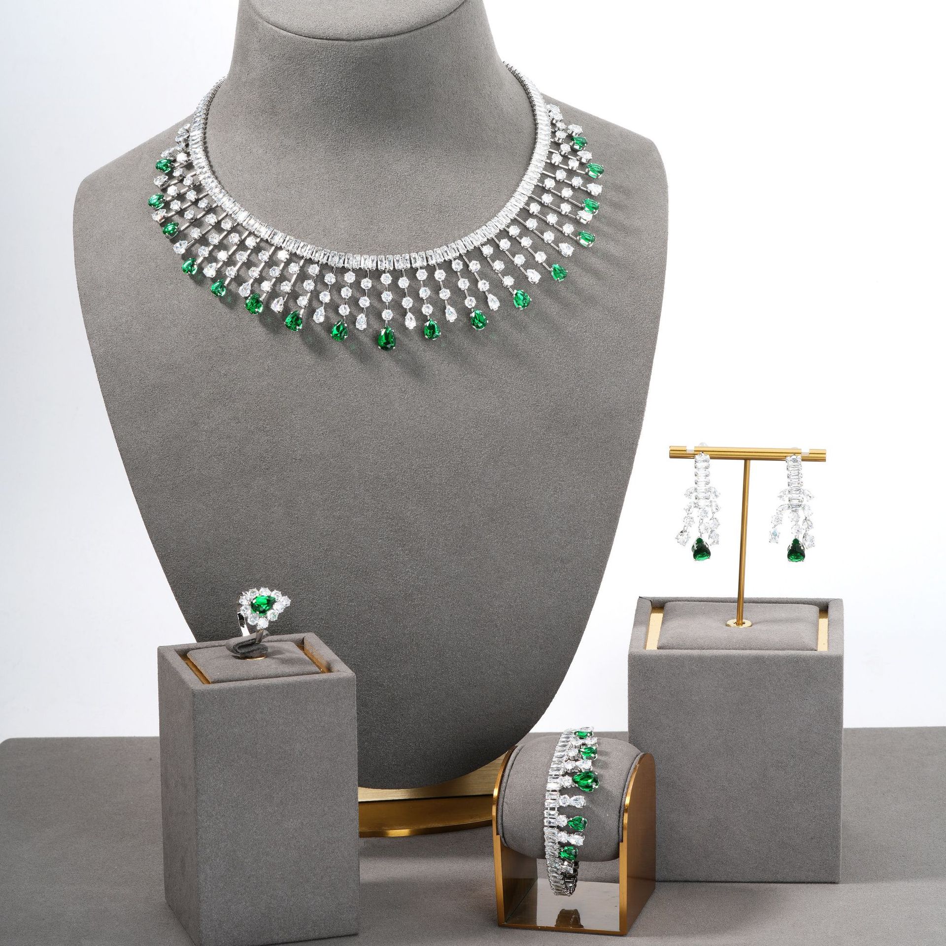 Kashi's new autumn European and American colored teardrop gemstone tassel necklace, bracelet, stud and ring set is versatile for daily use Application Scenario