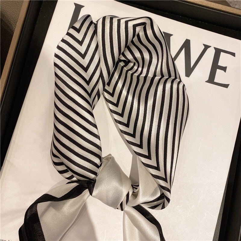 Cross-Border New Silk Scarf Female Spring And Summer Fashion Senior Sense Korean Version All Match Silk Silk Scarf Silk Square Scarf Custom Wholesale Application Scenario