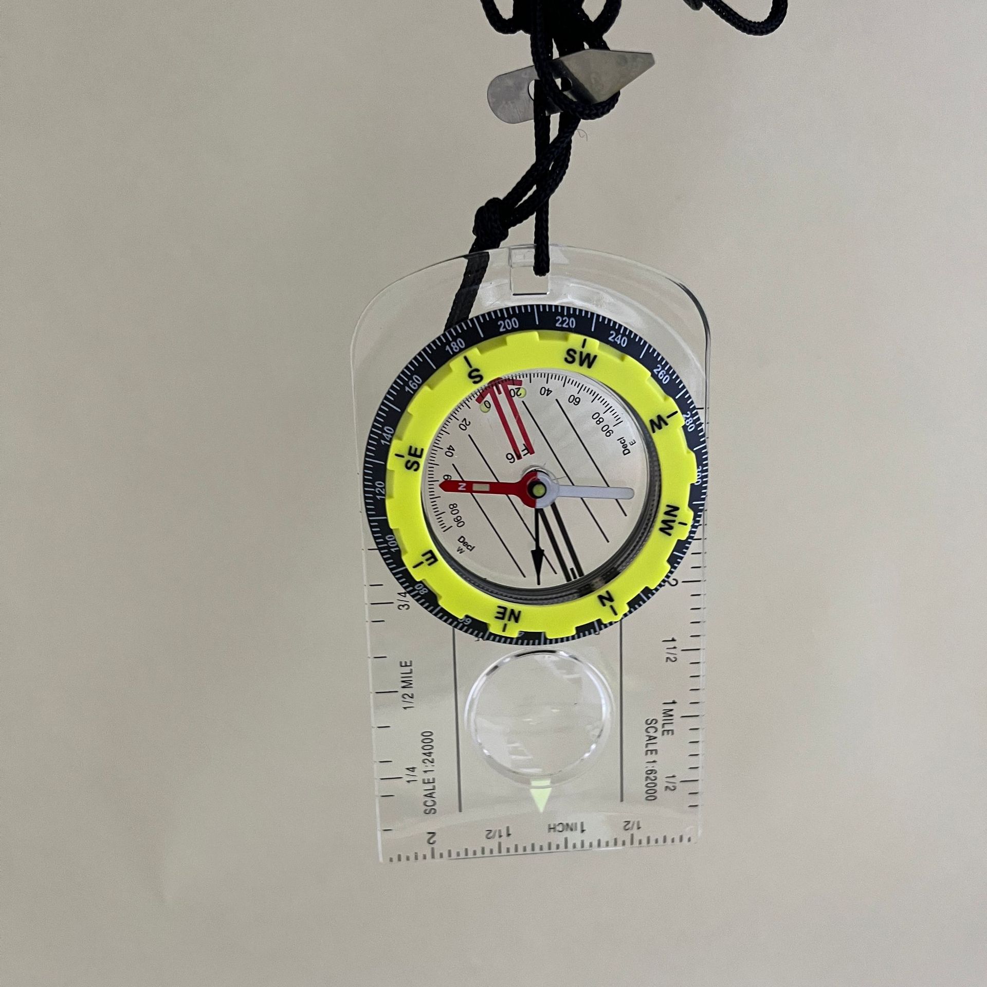 Outdoor map compass with magnifying glass scale lanyard slope meter compass gift manufacturer direct supply Application Scenario