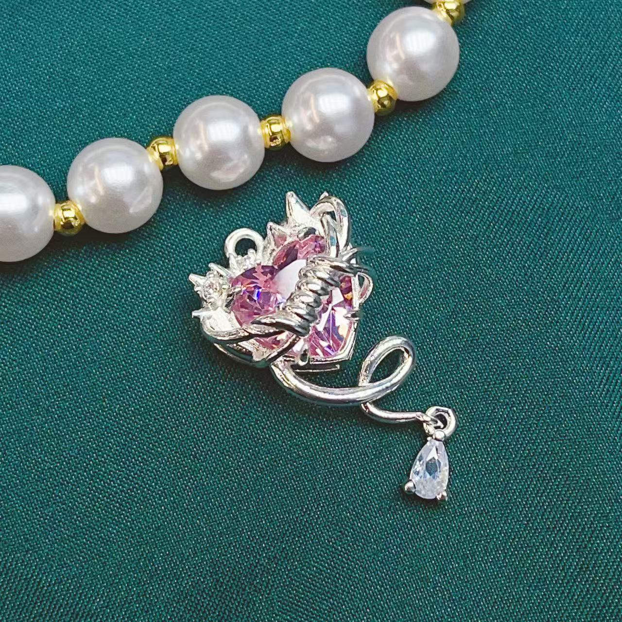 A popular online hit, light luxury and ethereal zircon heart-shaped jewelry pendant, 24k thick silver color-preserving copper gold-plated accessory Specification image