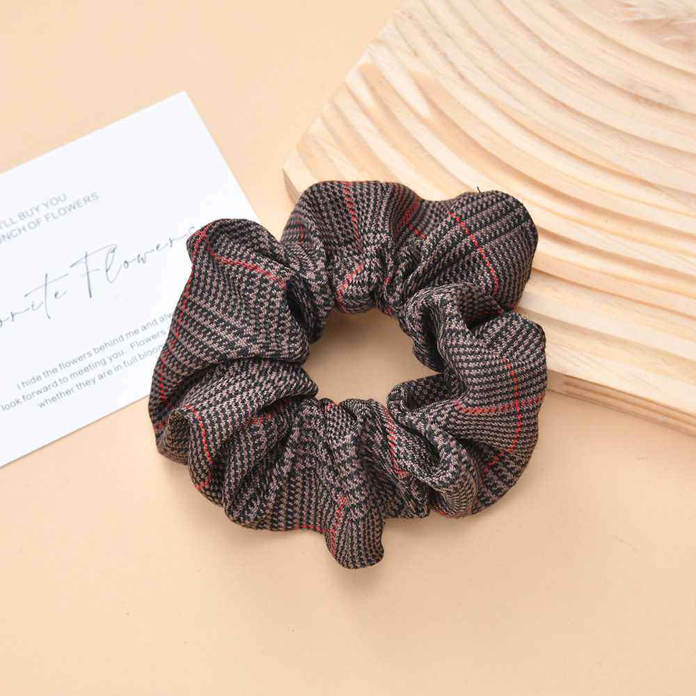 Wholesale of the 2023 new thousand-bird checkered large intestine hair band, a fashionable checkered headwear, and a retro classic hair band from the manufacturer details Picture