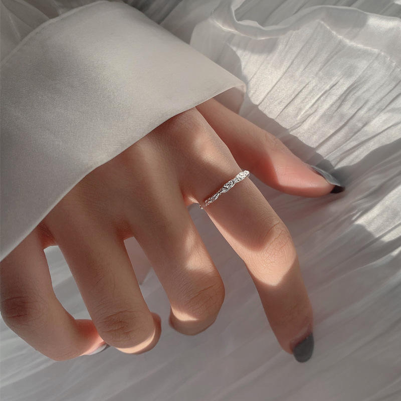 Original pleated candy wrapper simple index finger ring s925 silver pleated ring design sense fine ring opening adjustable ring Application Scenario