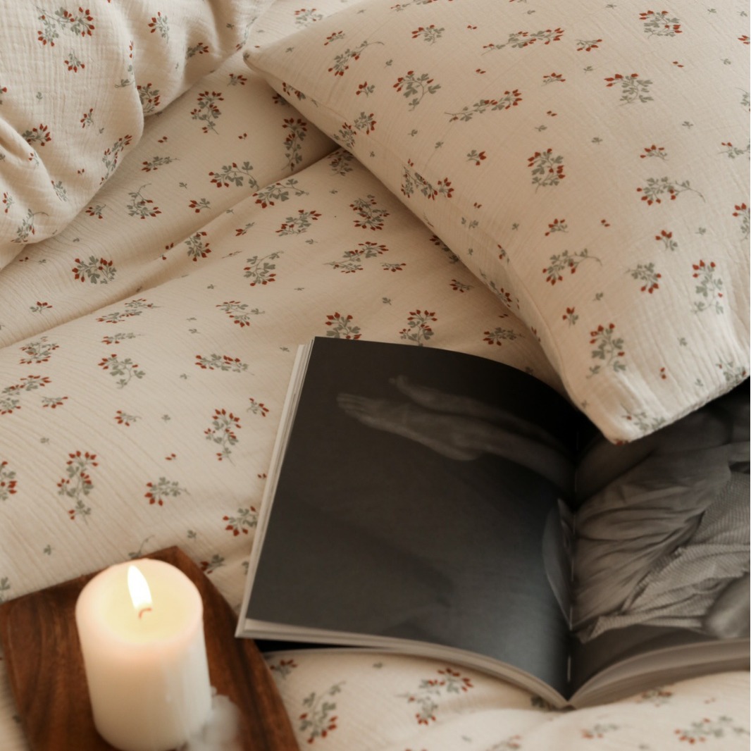 French retro small floral print 60-count double-layer crepe gauze four-piece set, Japanese country style nude sleeping breathable kit Application Scenario