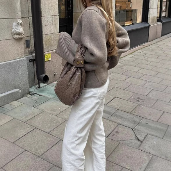 In stock -2024 solid color V-neck single-breasted cardigan, a laid-back, comfortable, warm, waist-cinching knitted sweater jacket for cross-border use in Europe and America Specification image