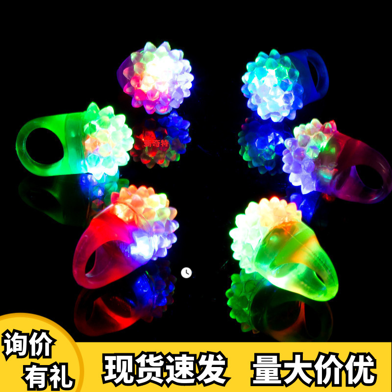 发光草莓戒指灯led荧光戒指手指灯发光玩具儿童地摊货源厂家热卖