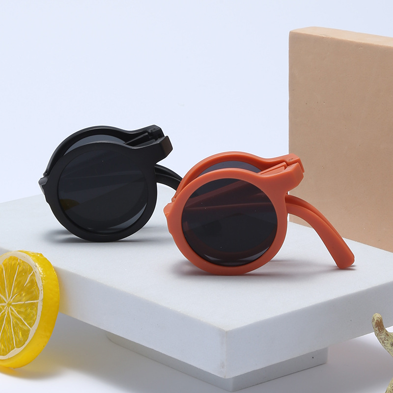 2022 New children's folding sunglasses for boys and girls, UV-resistant round frame children's sunglasses, fashionable sunshade glasses details Picture