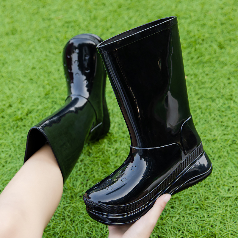 女式雨鞋实物图