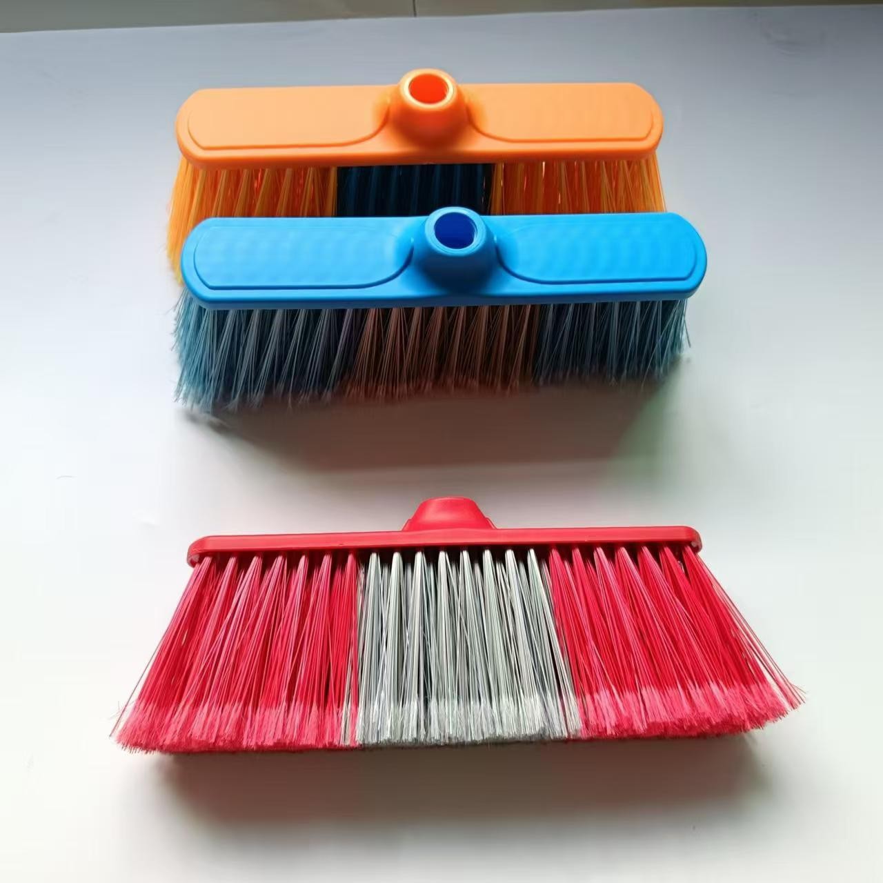 Hard-bristled single broom, open-bristled household outdoor sweeping broom, five-row plastic broom sweep Application Scenario