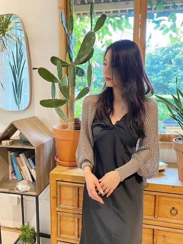 Fabricante suministro directo grilla hielo silk kans de punto protector cervical primavera/verano protección solar cardigan exterior mujer corto aire acondicionado chal