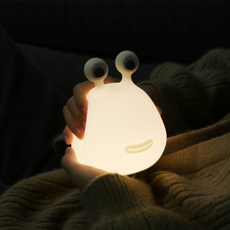 MUID Slug Sleep Lamp Bedroom eye-protecting Silicone patting Fun Baby Sleep Creative Night Lamp Bedside Lamp details Picture