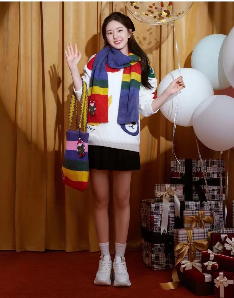 Zhao Rusi With The Winter Cartoon Bear Wool Rainbow Horizontal Scarf Students Warm Lovers Application Scenario