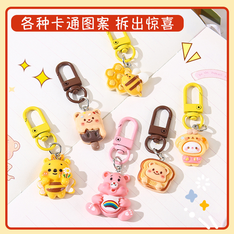 Surprise blind box keychains, children's DIY pendants, kindergarten prizes, primary school student gifts, creative mini trendy toys Application Scenario