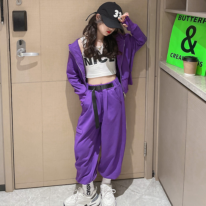 The 2022 new style of popular children's sportswear for girls, a two-piece set of autumn fashion trends for older women