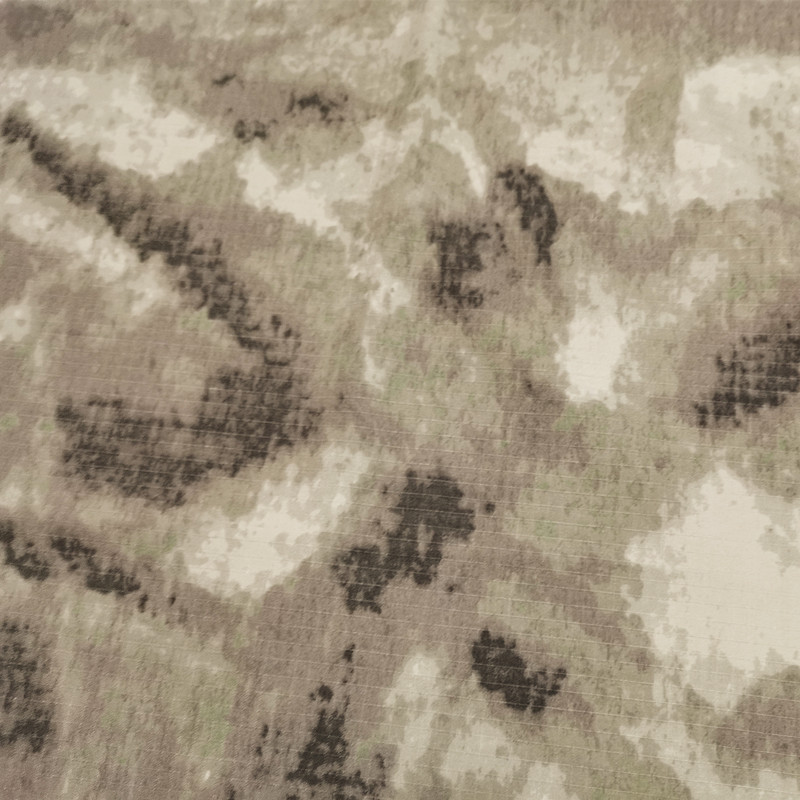 The manufacturer's in-stock camouflage fabric, polyester-cotton checkered printed fabric, has a good hand feel and excellent quality. TC6535 ruin clothing fabric details Picture