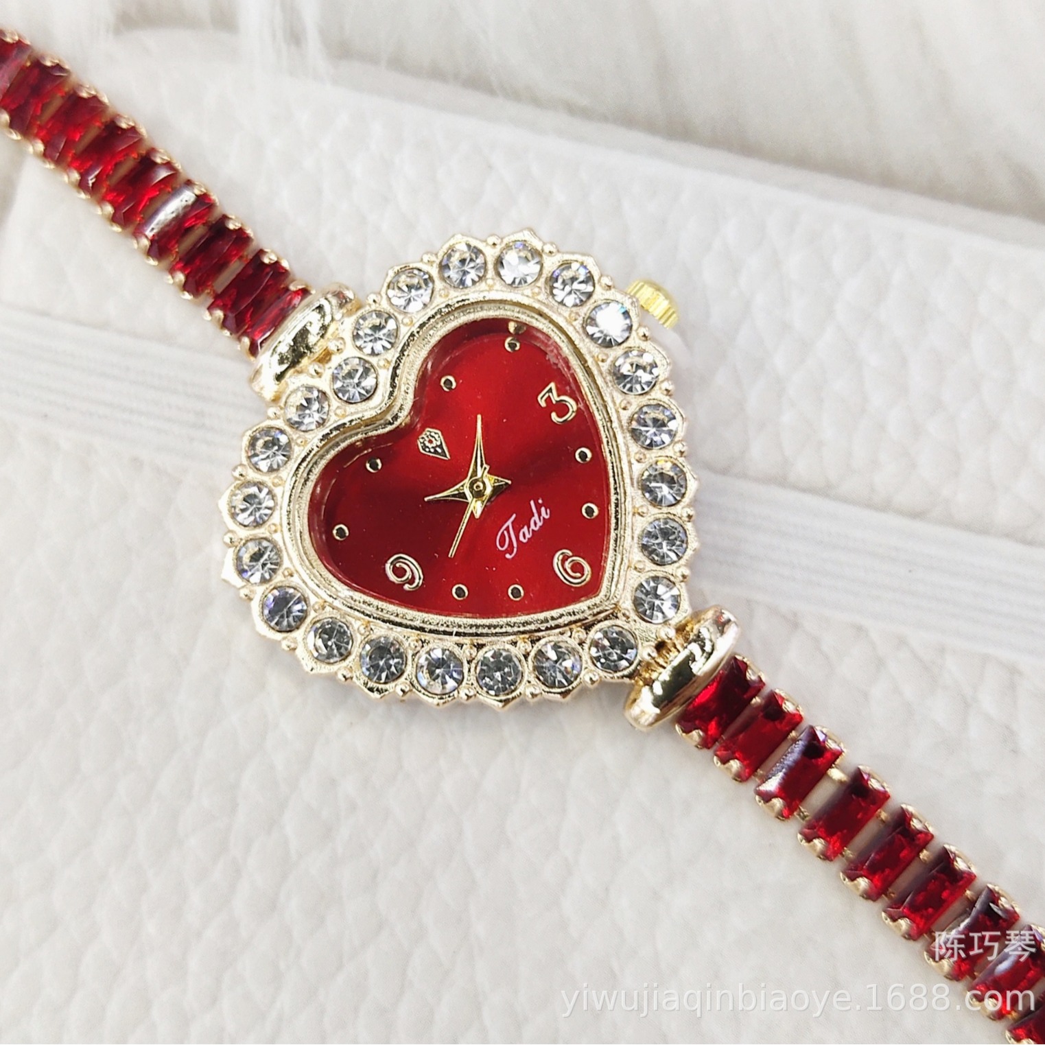 Ladies' pull-out bracelet watch, cross-border heart-shaped Korean version fashionable diamond-encrusted digital watch accessory Application Scenario