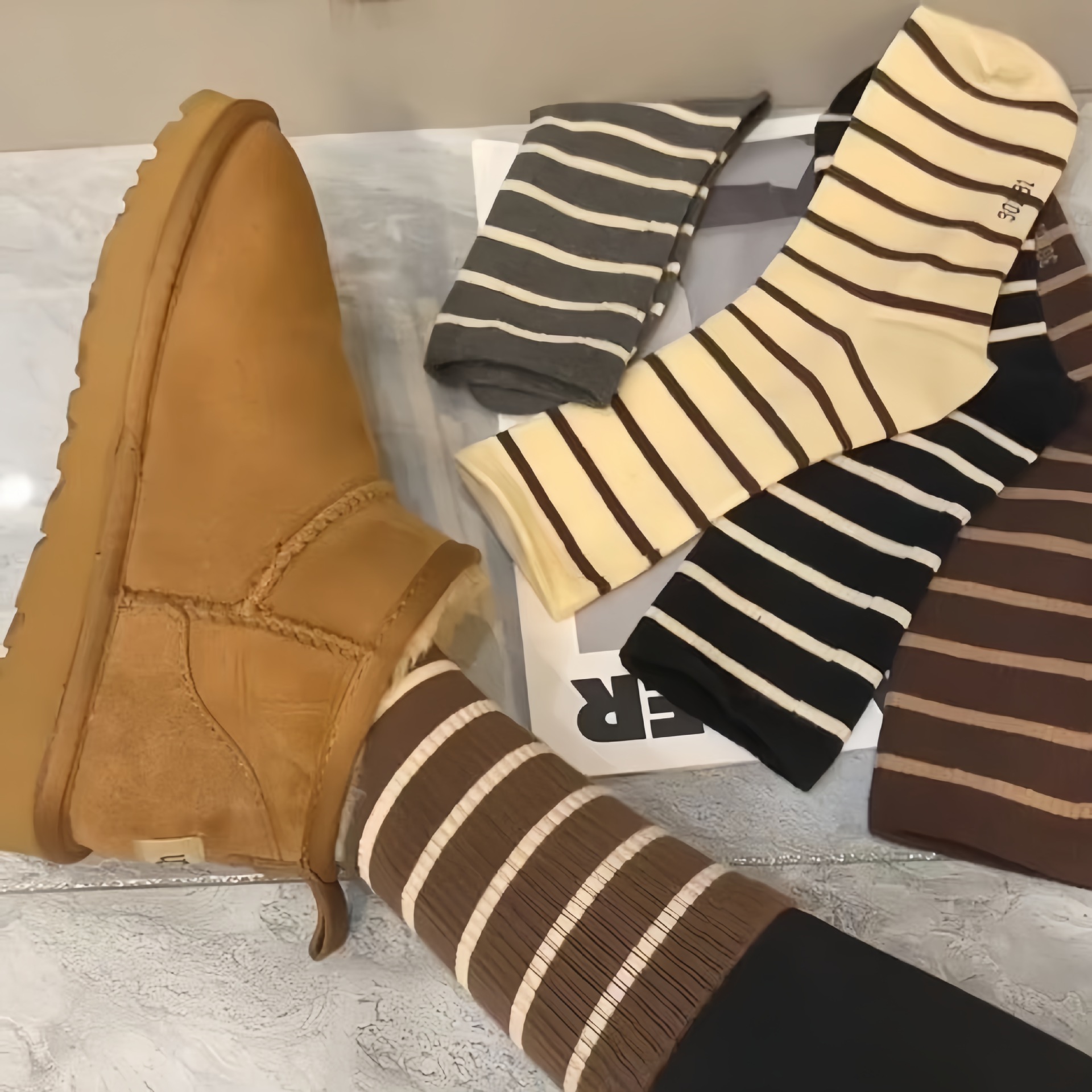 New combed cotton black and white striped high socks for women in autumn and winter, ins trendy and versatile, school-style socks, pile socks details Picture