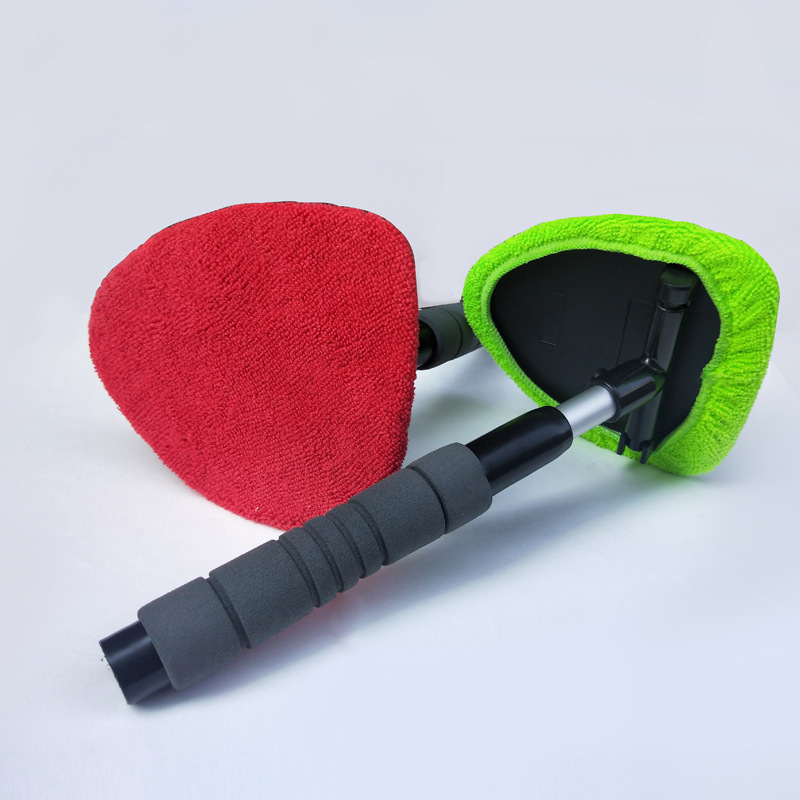 Car windshield spray bottle, glass defogging brush, cleaning brush, retractable window brush, microfiber window scraper, car wash products Application Scenario