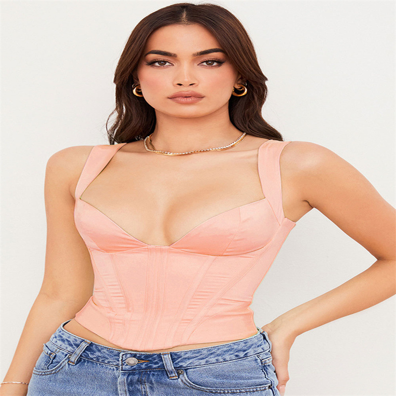This is a sweet and cool summer European and American women's clothing solid-color halter top with sleeveless tight design and a sexy summer bestseller Application Scenario