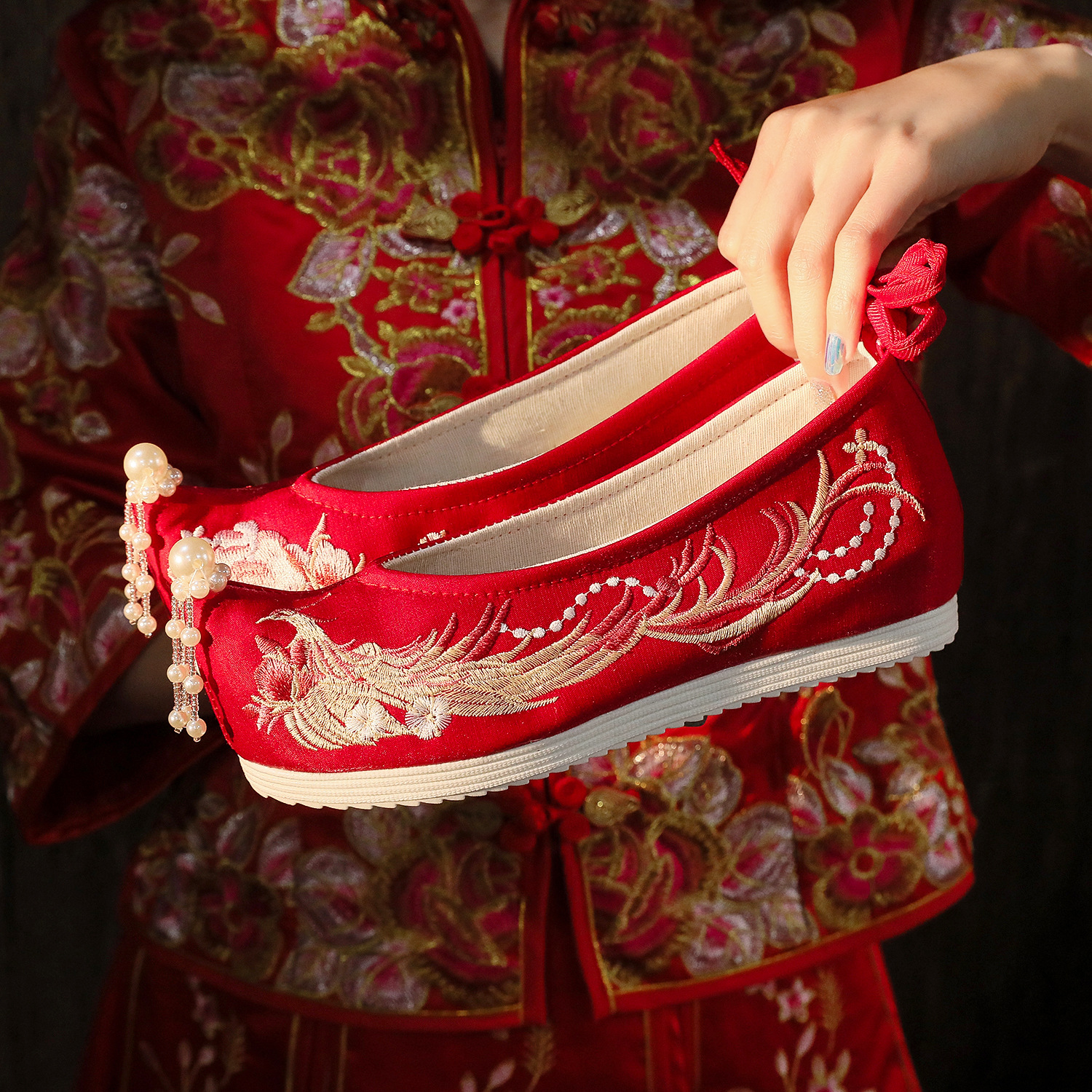 National trend, national trend, national trend, Fenglaiyi wedding shoes, ancient-style shoes, Xiuhe Tang suit, beaded embroidered shoes, red bride shoes, Hanfu wedding, Chinese-style performance, national trend, national trend details Picture