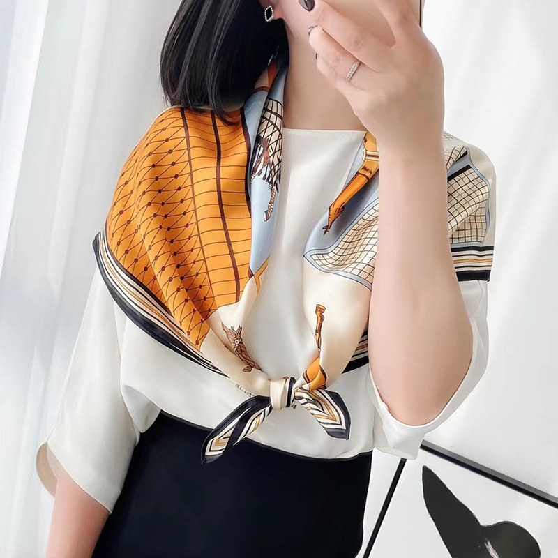 新款70小方巾印花丝巾方巾高级感百搭仿真丝围巾女士缎面领巾披肩
