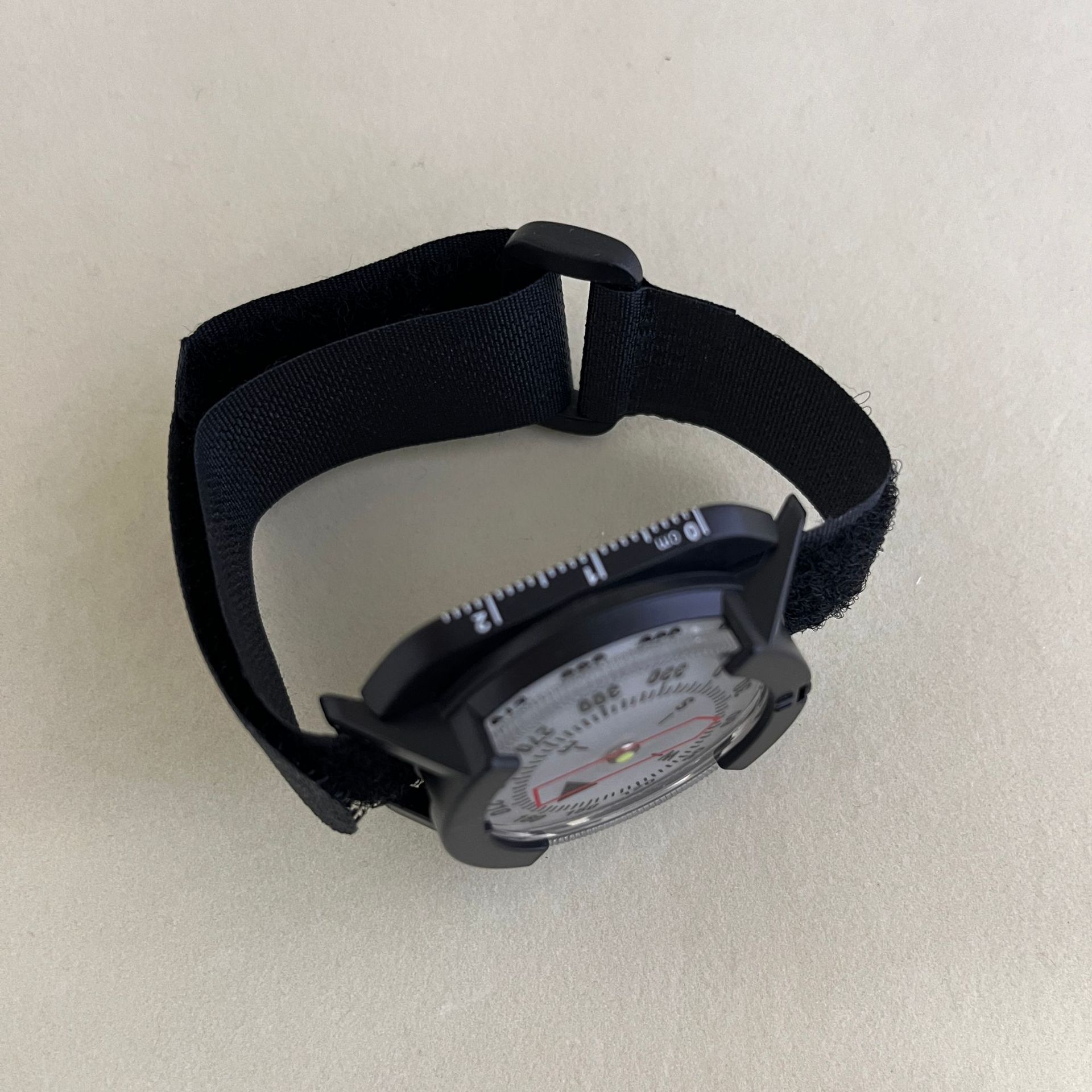 New small-sized diving compass waterproof high-precision wristwatch with stable compass direction and luminous function Specification image