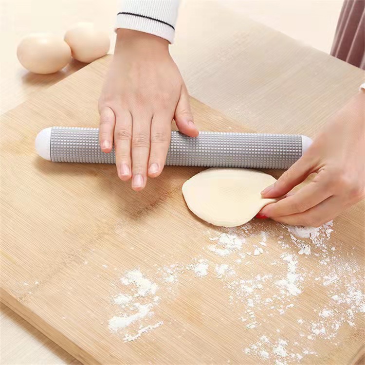 Household rolling pin baking tools, non-stick hand-rolled dough dumpling wrapper tools, floating-point bread venting stick, rolling pin Application Scenario